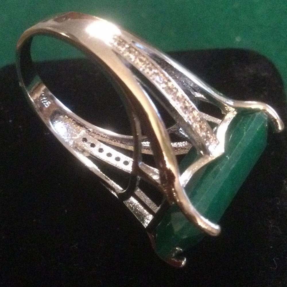 Amazing Emerald Cut Genuine Emerald at Wholesale - Picture 7 of 11